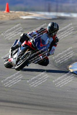 media/Jan-09-2022-SoCal Trackdays (Sun) [[2b1fec8404]]/Turns 9 and 8 (920am)/